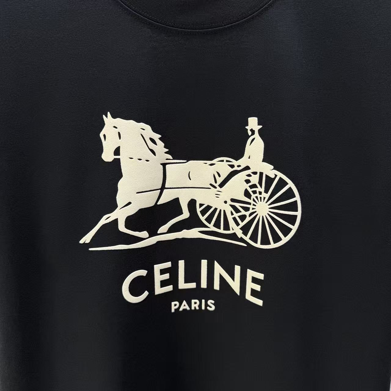 <p>CELINE 短袖T恤(黑)</p>