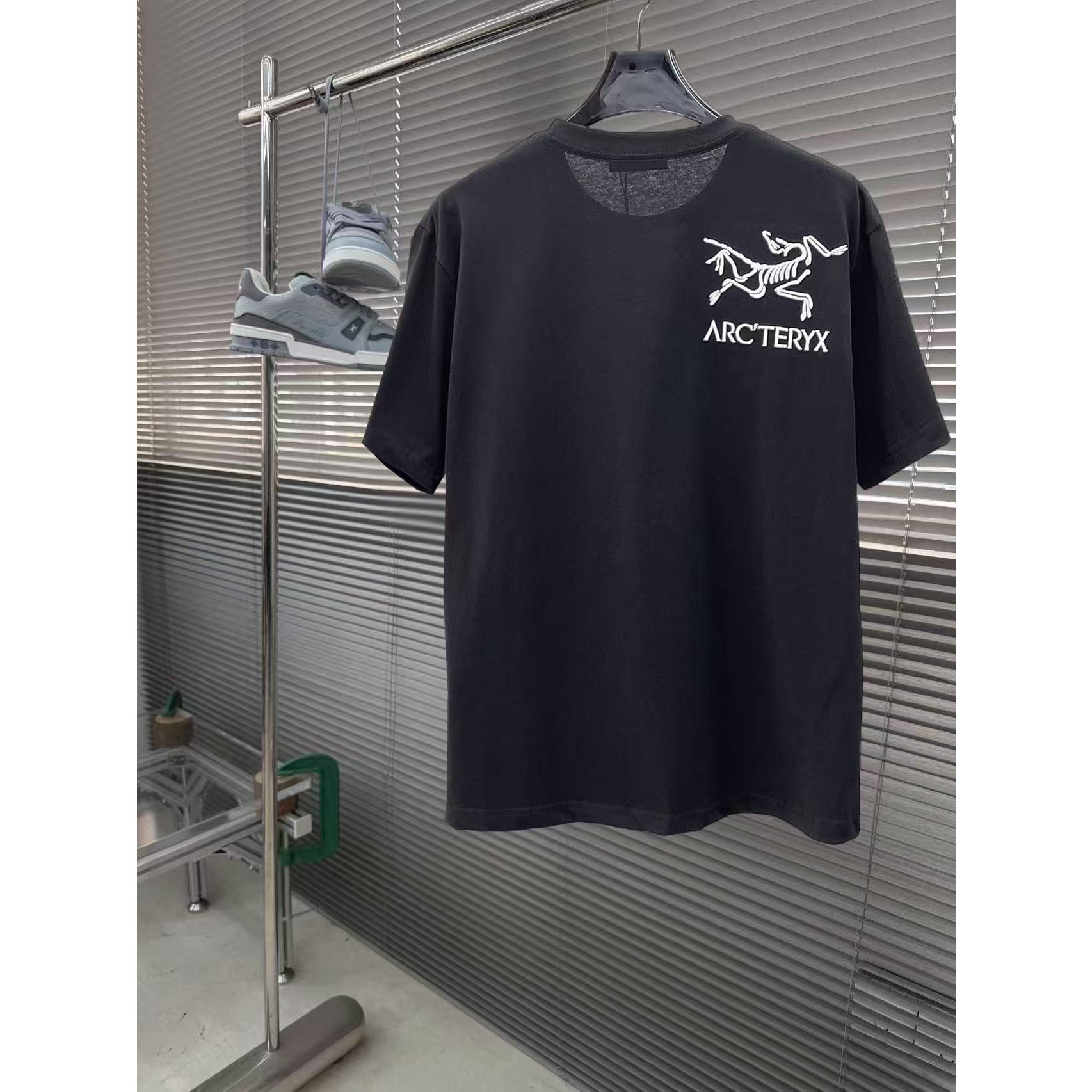 <p>Arc'teryx 专柜新款短袖T恤(黑)</p>