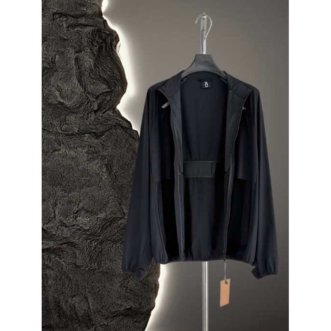 <p>On Weather Jacket Insulated 輕量外套</p>