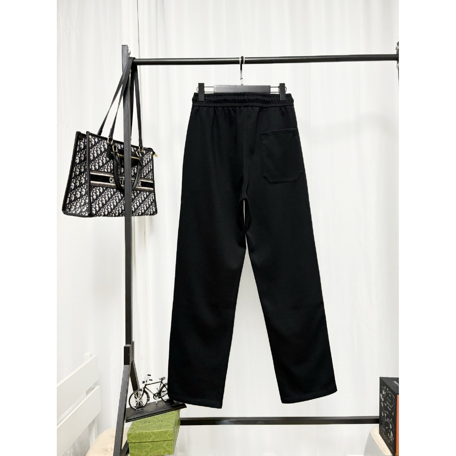 <p>&nbsp;Chrome Hearts&nbsp;休闲长裤</p>