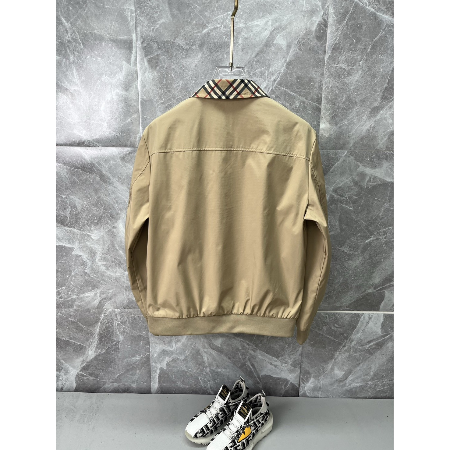 <p>BURBERRY 翻领夹克外套(卡其)</p>