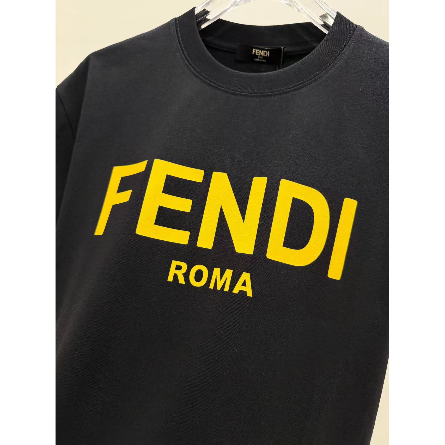 <p>&nbsp;FENDI 印花短袖T恤(黑)&nbsp;</p>