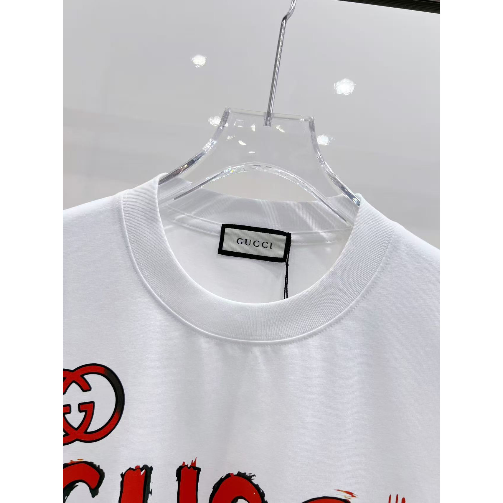 <p>GUCCI 短袖圆领T恤(白)</p>

<p>&nbsp;</p>