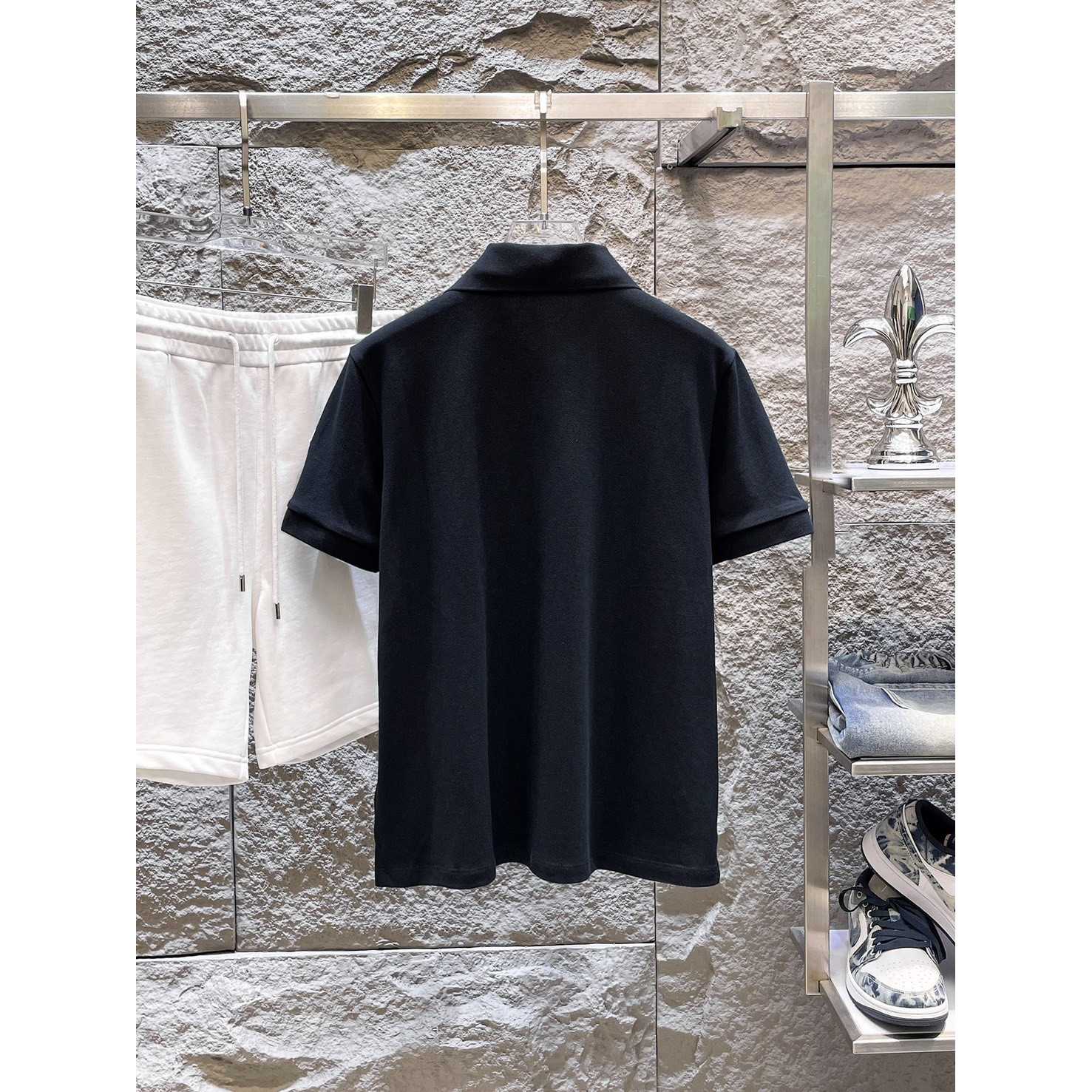 <p>MONCLER&nbsp;短袖翻领polo衫(黑)</p>