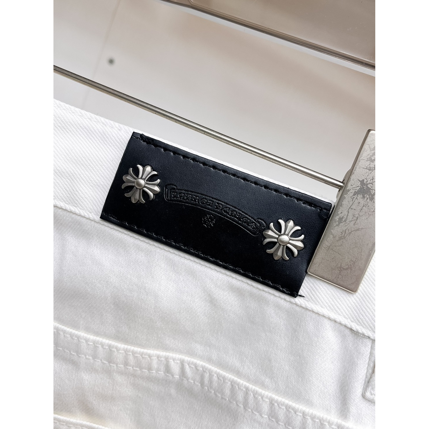 <p>CHROME HEARTS 牛仔裤(白)</p>