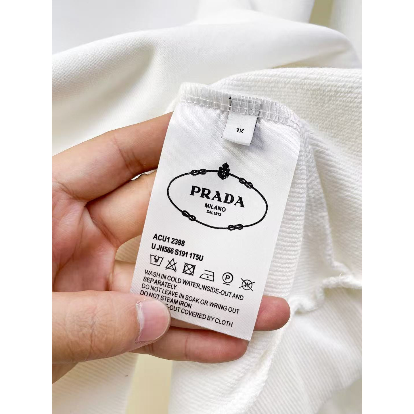 <p>PRADA 圆领卫衣(白)</p>