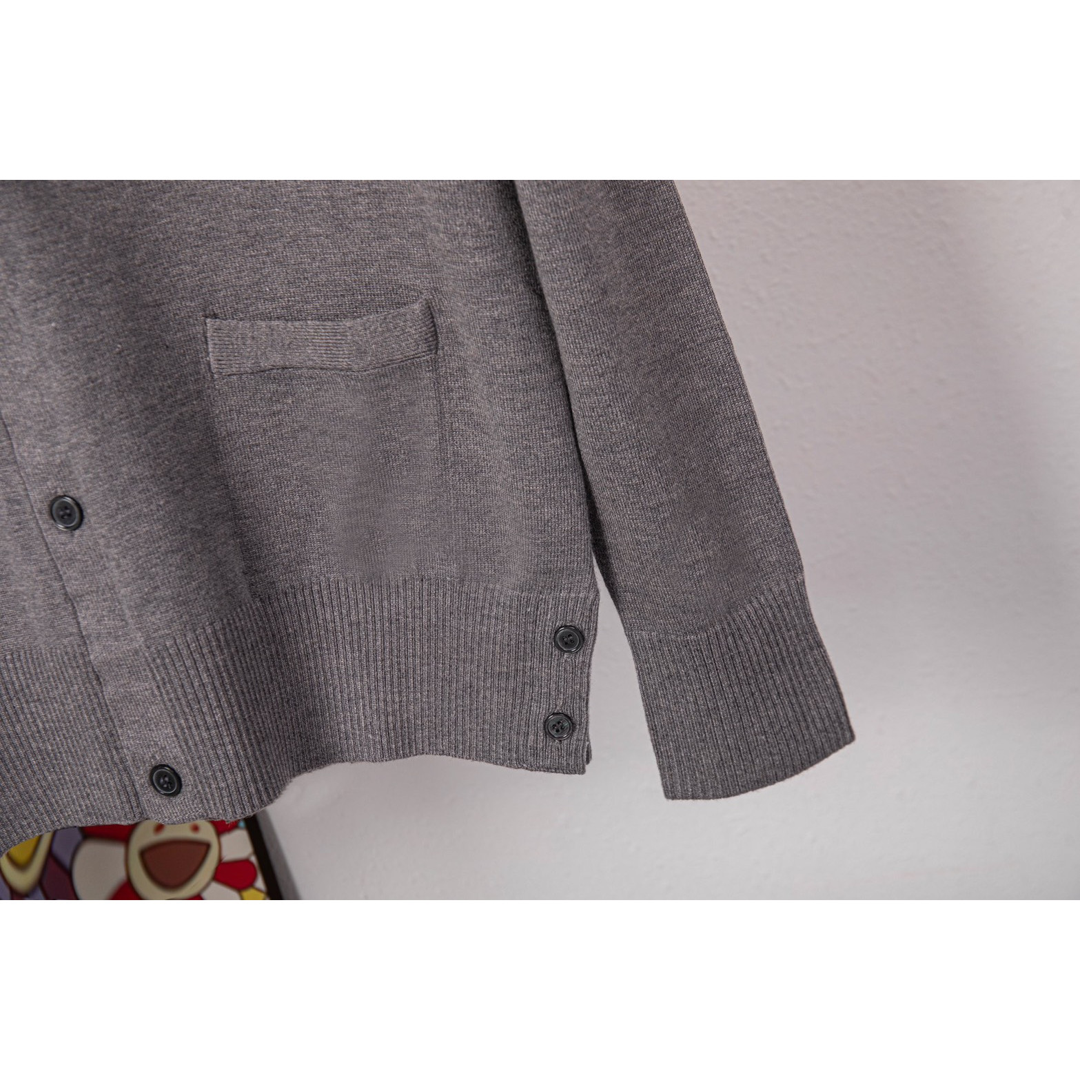 <p>Thom Browne&nbsp;针织开衫外套(花灰色DZ17)</p>