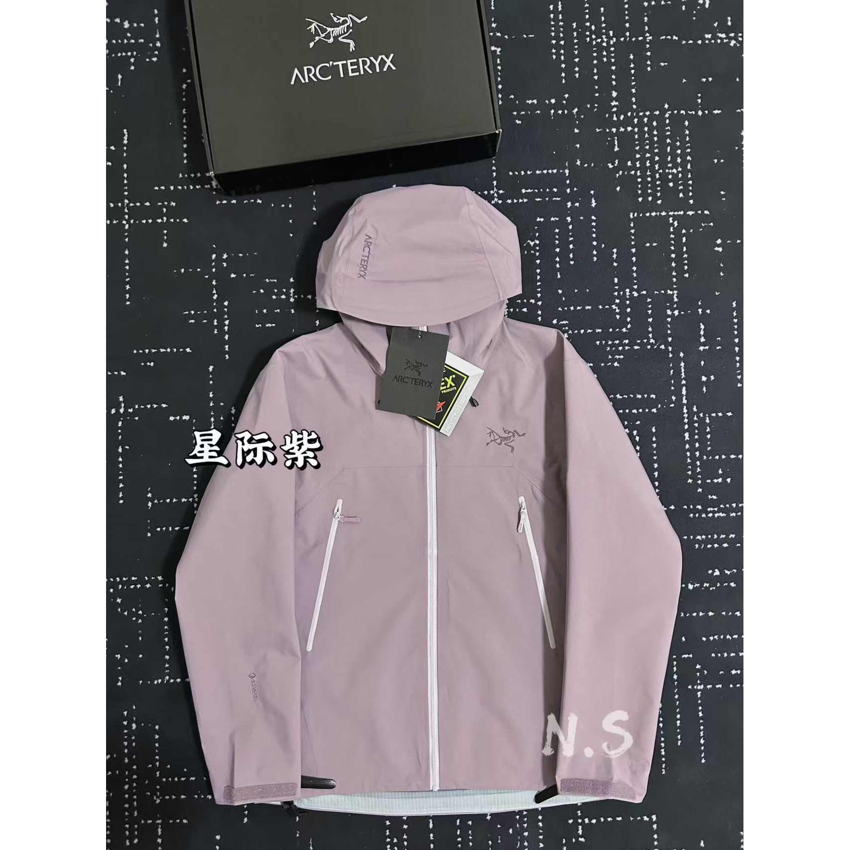 <p>Arc'teryx Beta系列 SL GORE-TEX 硬壳刺绣连帽防水防风透气冲锋衣 (星际紫)</p>
