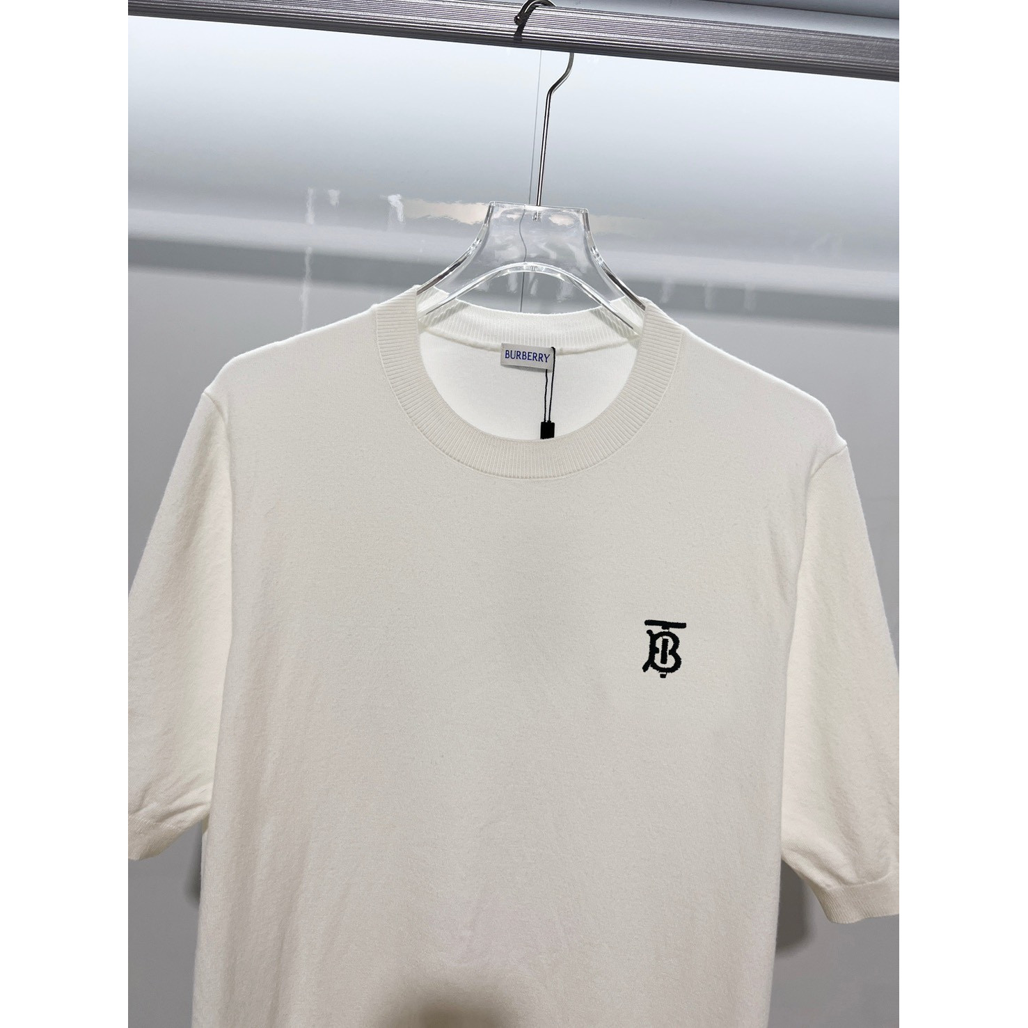 <p>&nbsp;BURBERRY 针织衫圆领(白)</p>