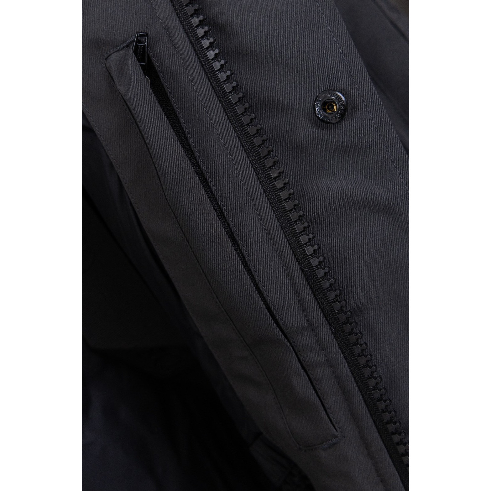 <p>Canada Goose 01款 Chilliwack Bomber 飞行员羽绒服(石墨灰)</p>