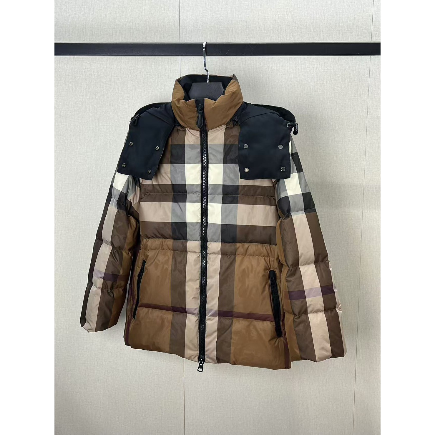 <p>BURBERRY 格纹女款羽绒服</p>