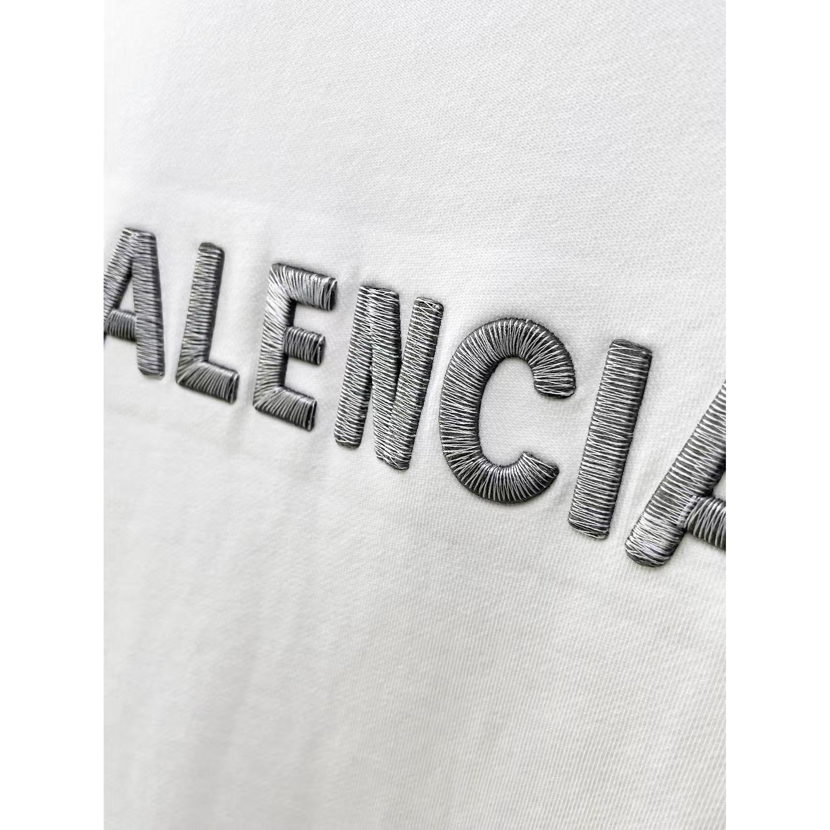<p>Balenciaga 圓領長袖T恤(白)</p>