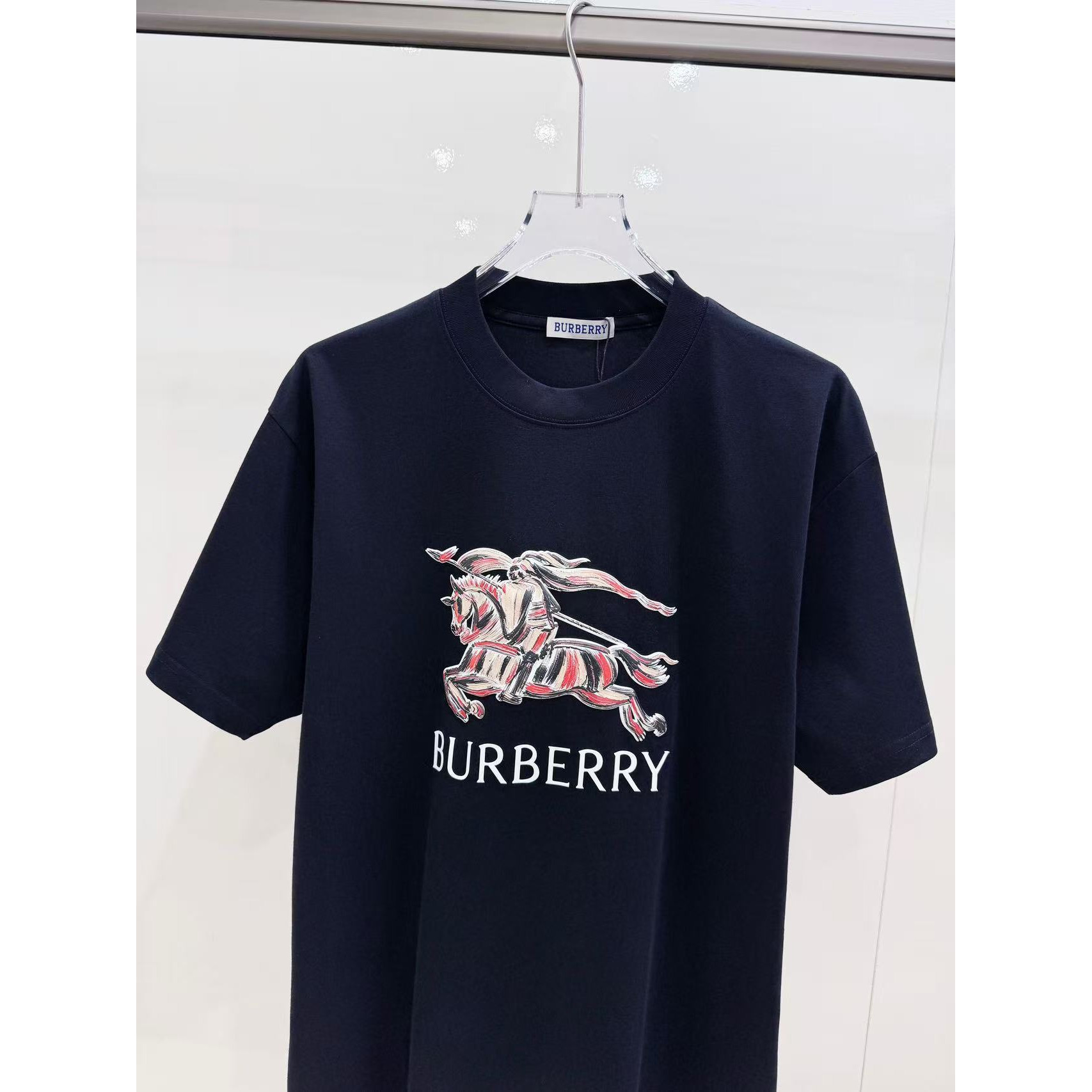 <p>&nbsp;BURBERRY 战马字母短袖t恤(黑)&nbsp;</p>