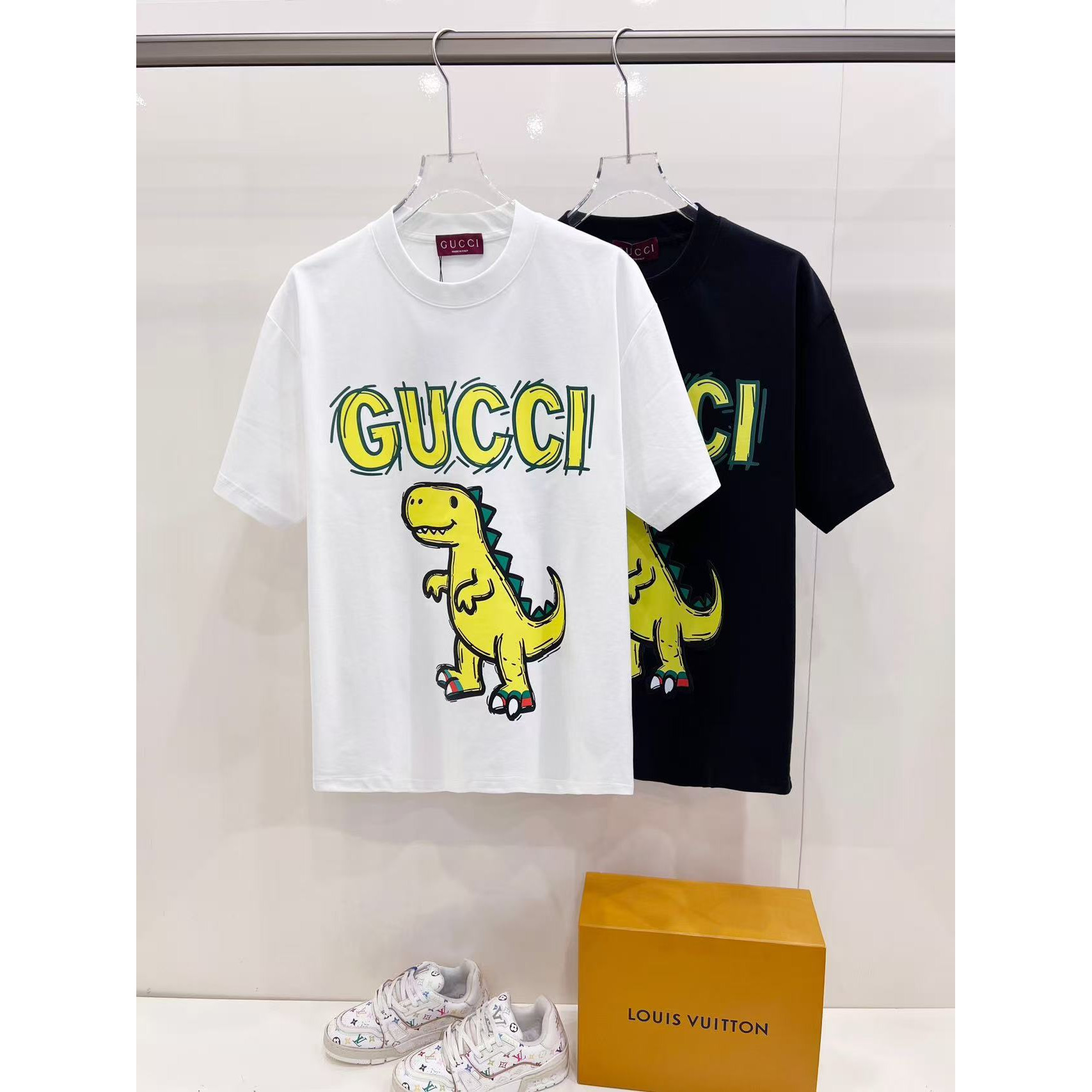 <p>GUCCI 卡通恐龙印花短袖t恤(白)&nbsp;</p>