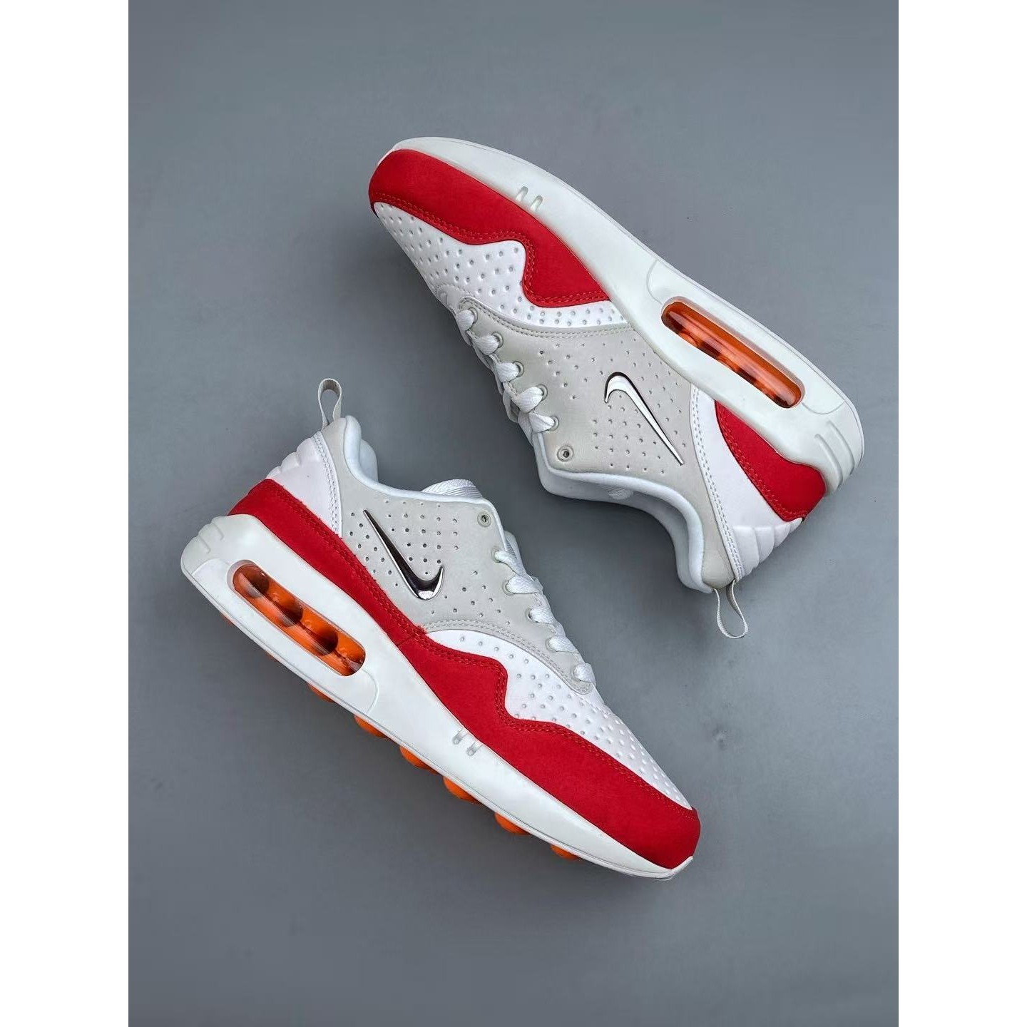 <p>NIKE AIR MAX 气垫复古跑步鞋(白紅)</p>