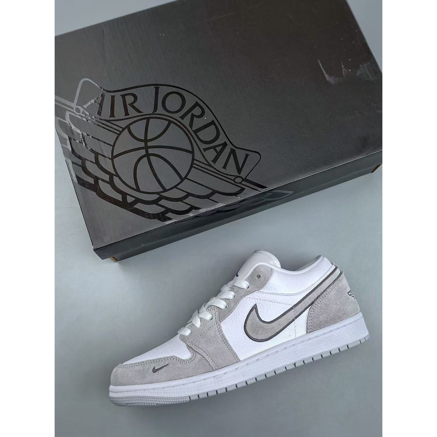 <p>Nike AIR JORDAN 1LOW G &nbsp;AJ1 文化休闲板鞋(灰)&nbsp;</p>