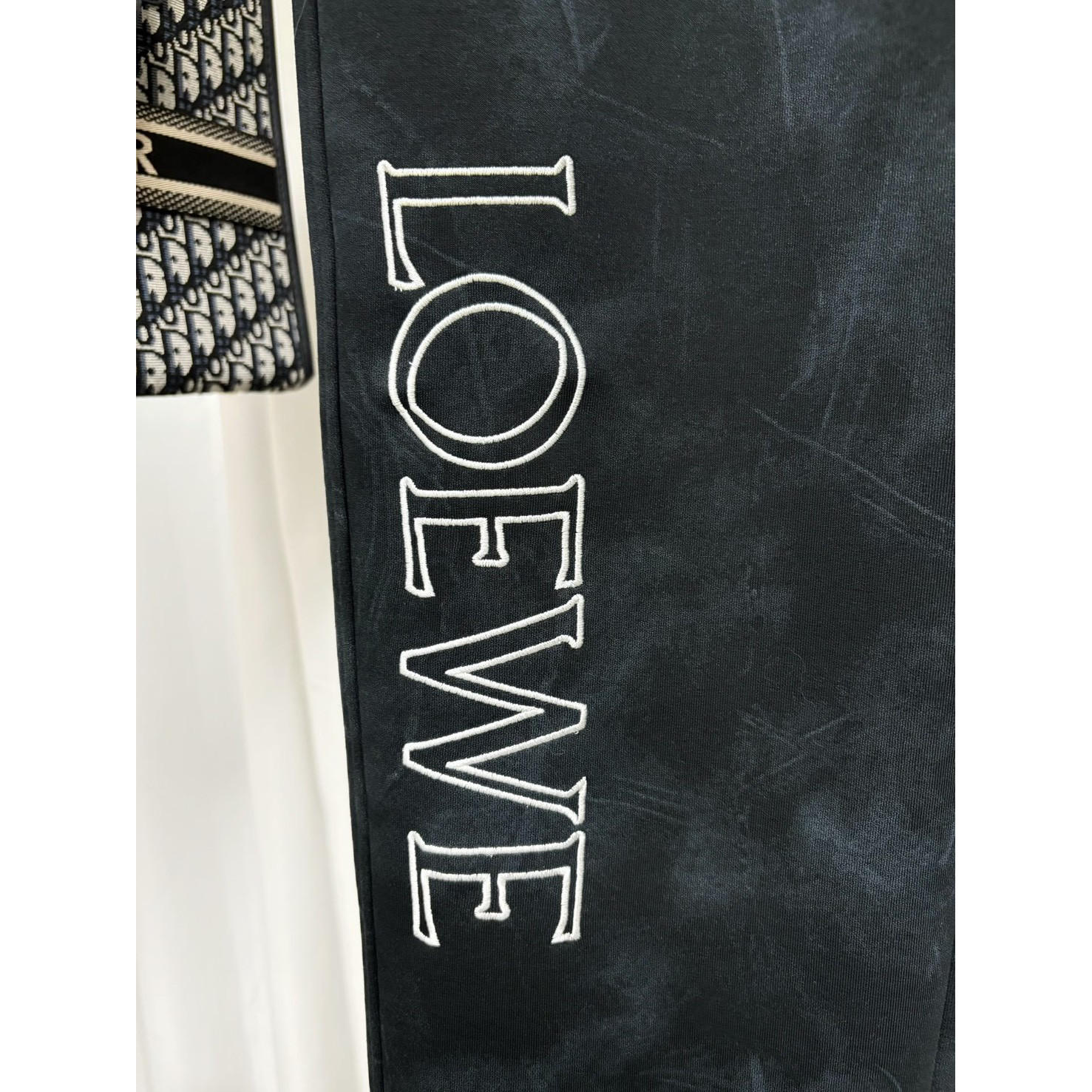 <p>LOEWE 刺绣休闲长裤(黑)</p>