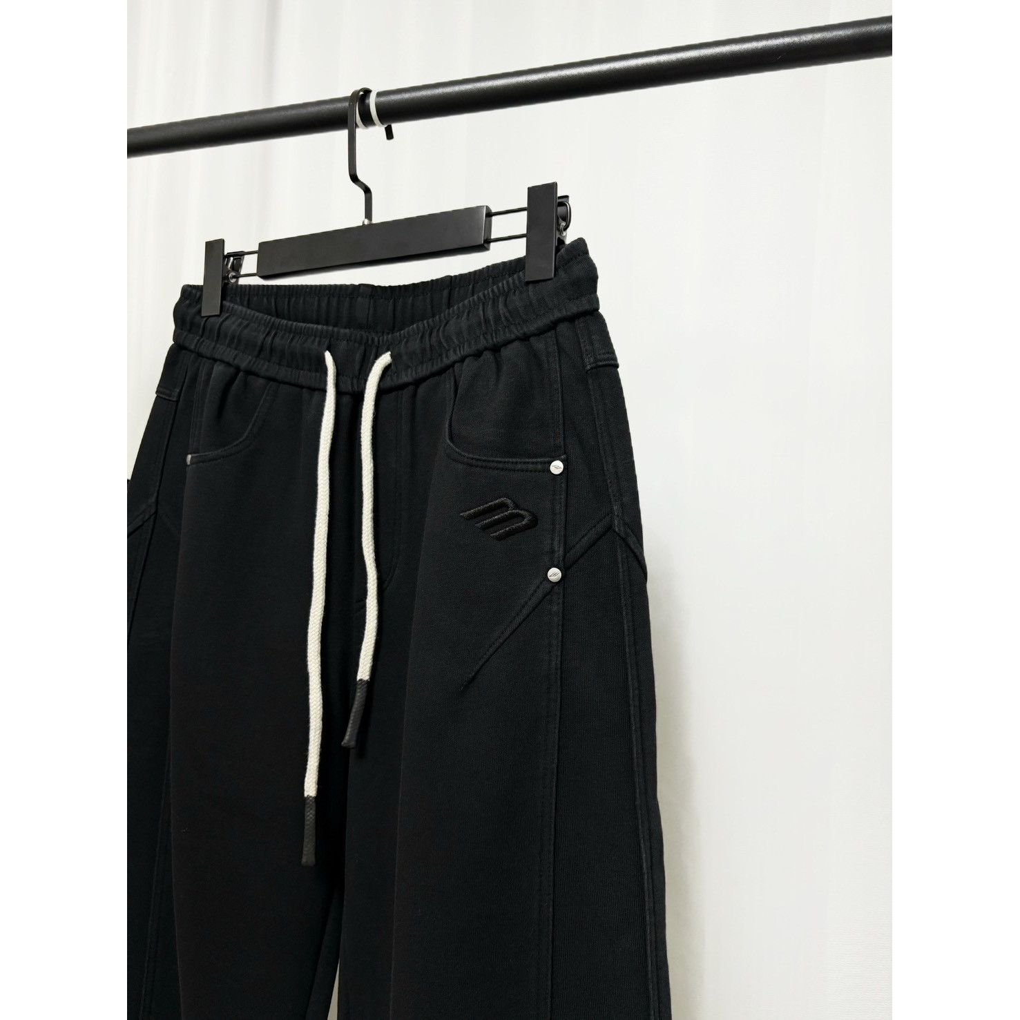 <p>Balenciaga 休闲长裤</p>