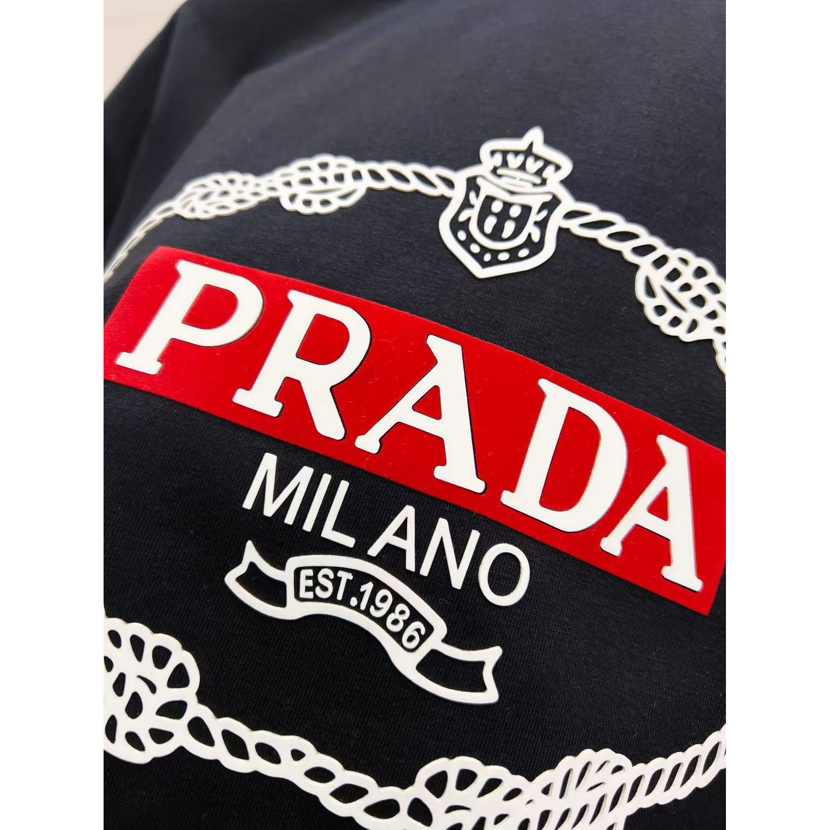 <p>PRADA 情侣休闲短袖T恤(黑)</p>