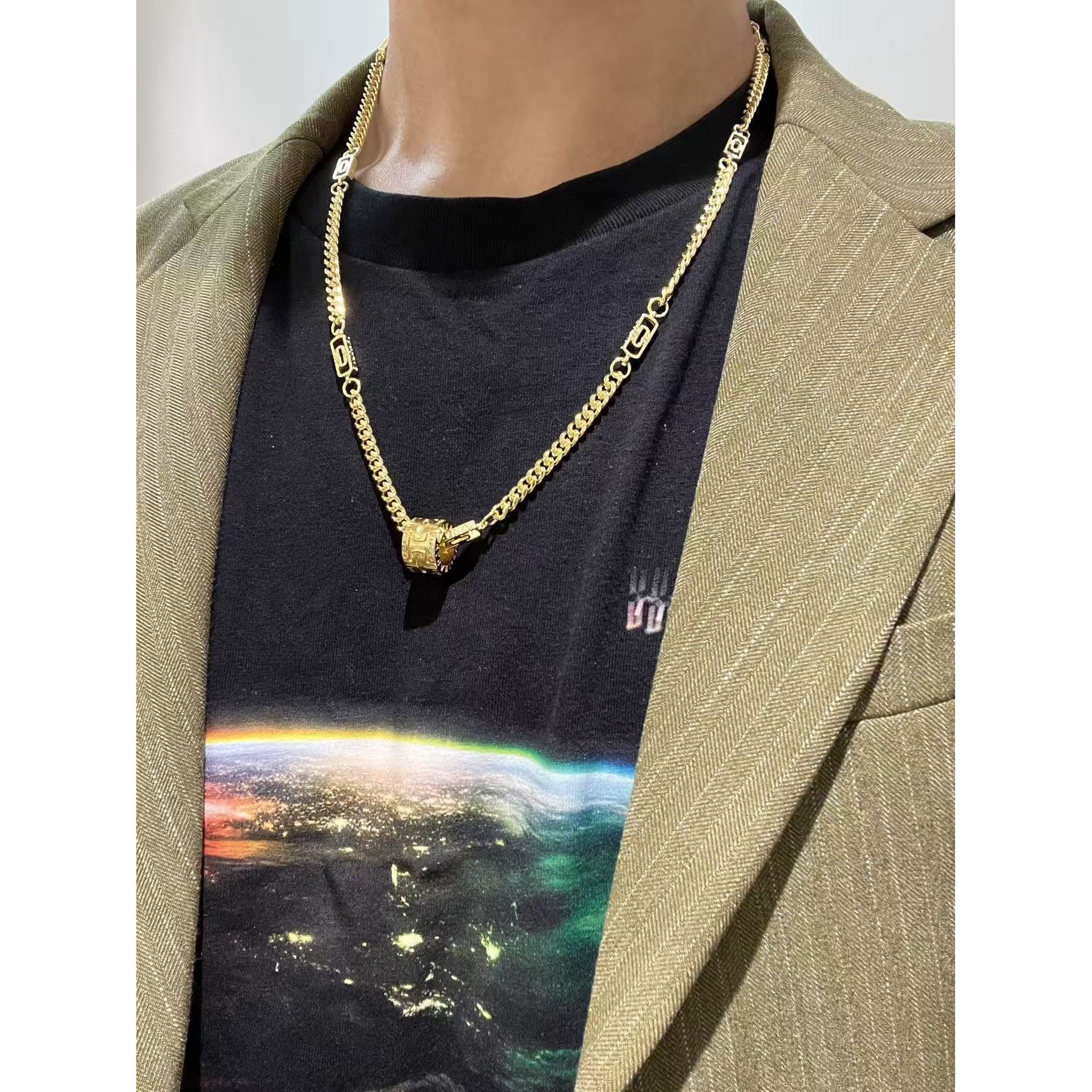 <p>BVLGARI&nbsp;项链</p>