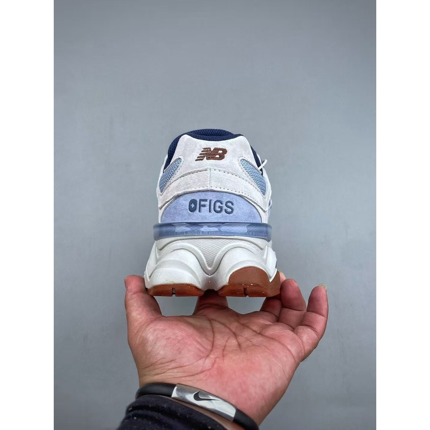 <p>New Balance NB9060 复古休闲运动鞋</p>