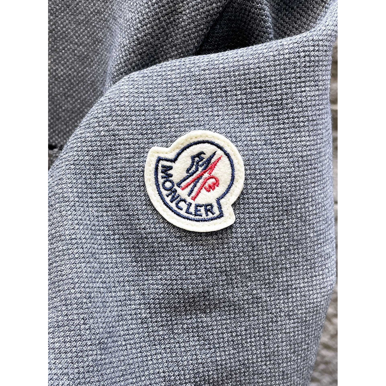 <p>MONCLER&nbsp;短袖翻领polo衫(灰)</p>
