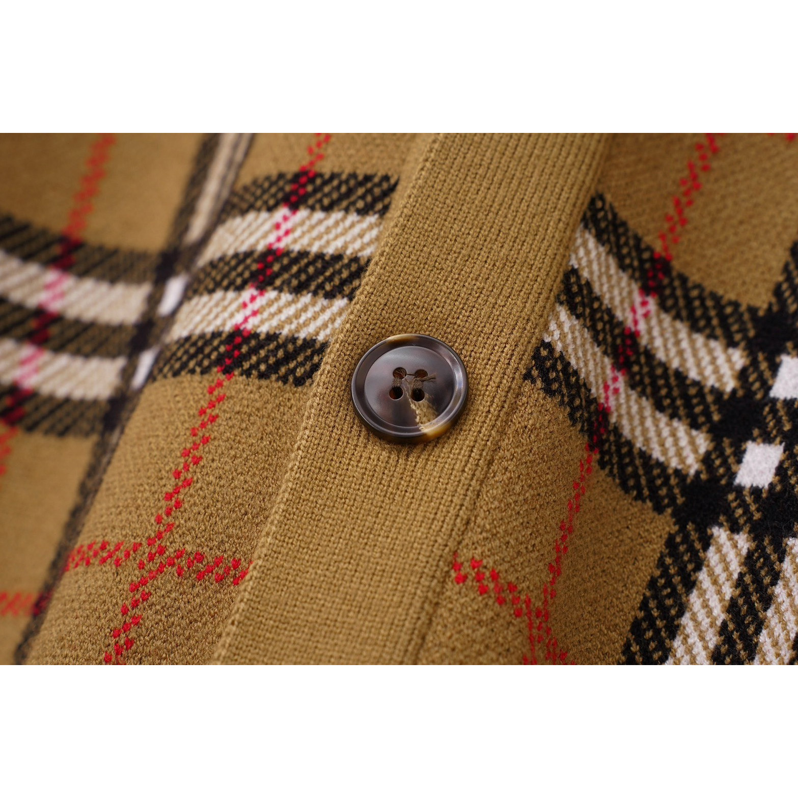 <p>BURBERRY 开衫毛衣(X26)</p>