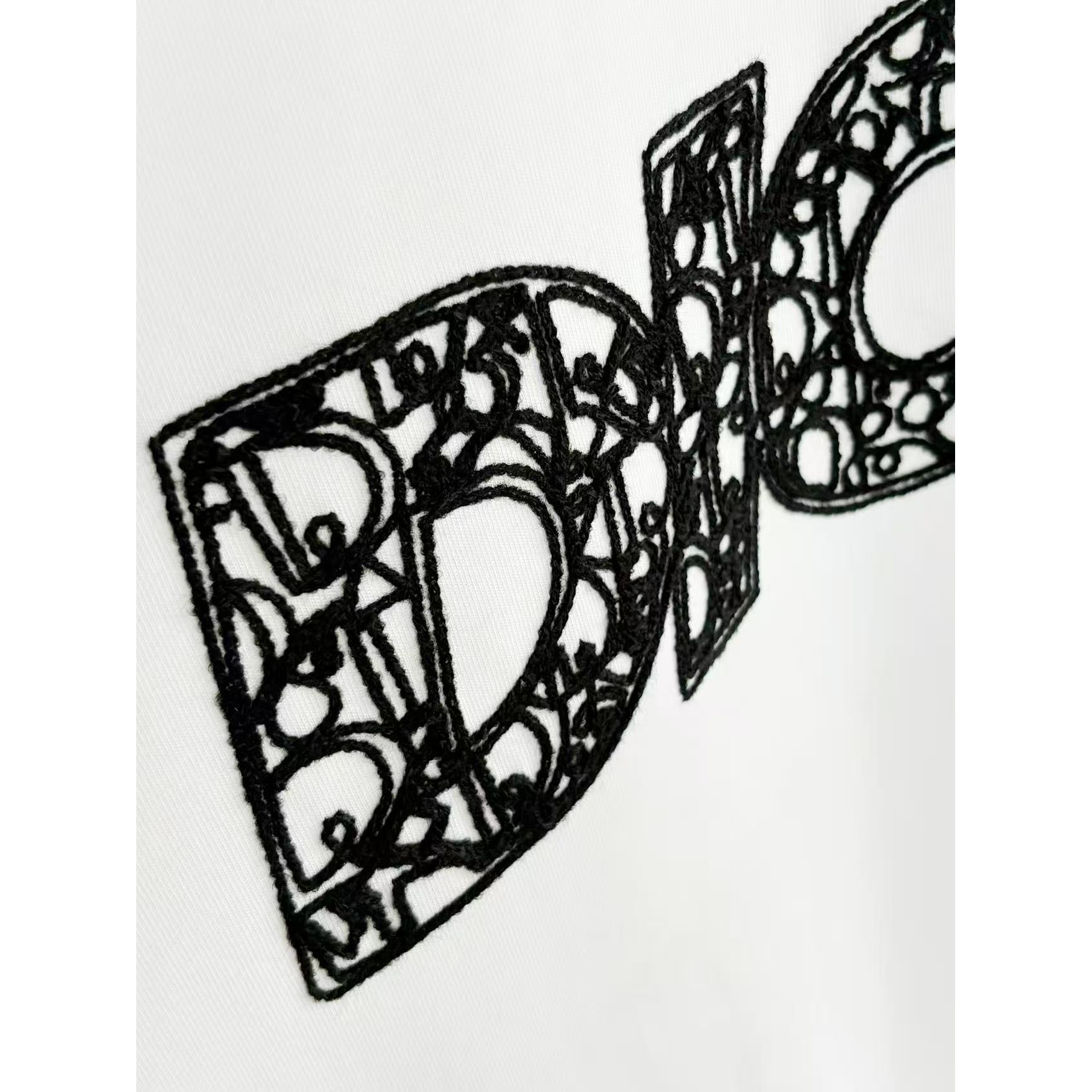 <p>DIOR&nbsp;短袖t恤(黑)</p>