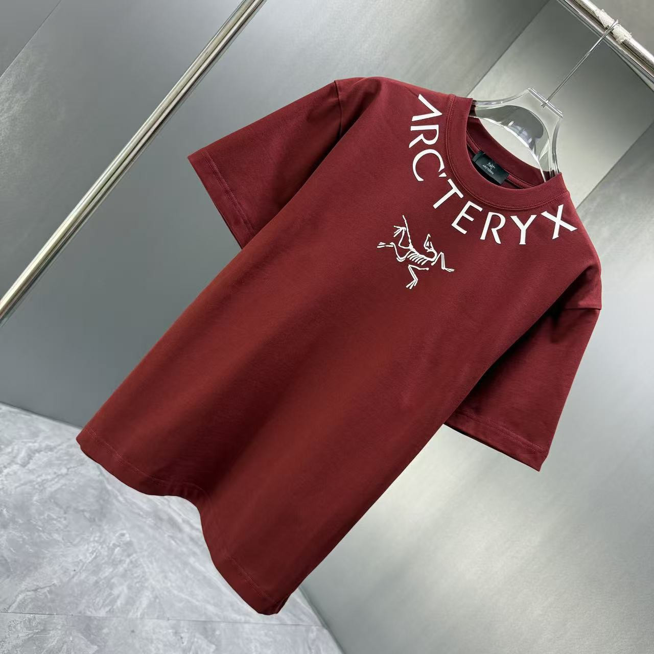 <p>Arc'teryx 短袖T恤(紅)</p>