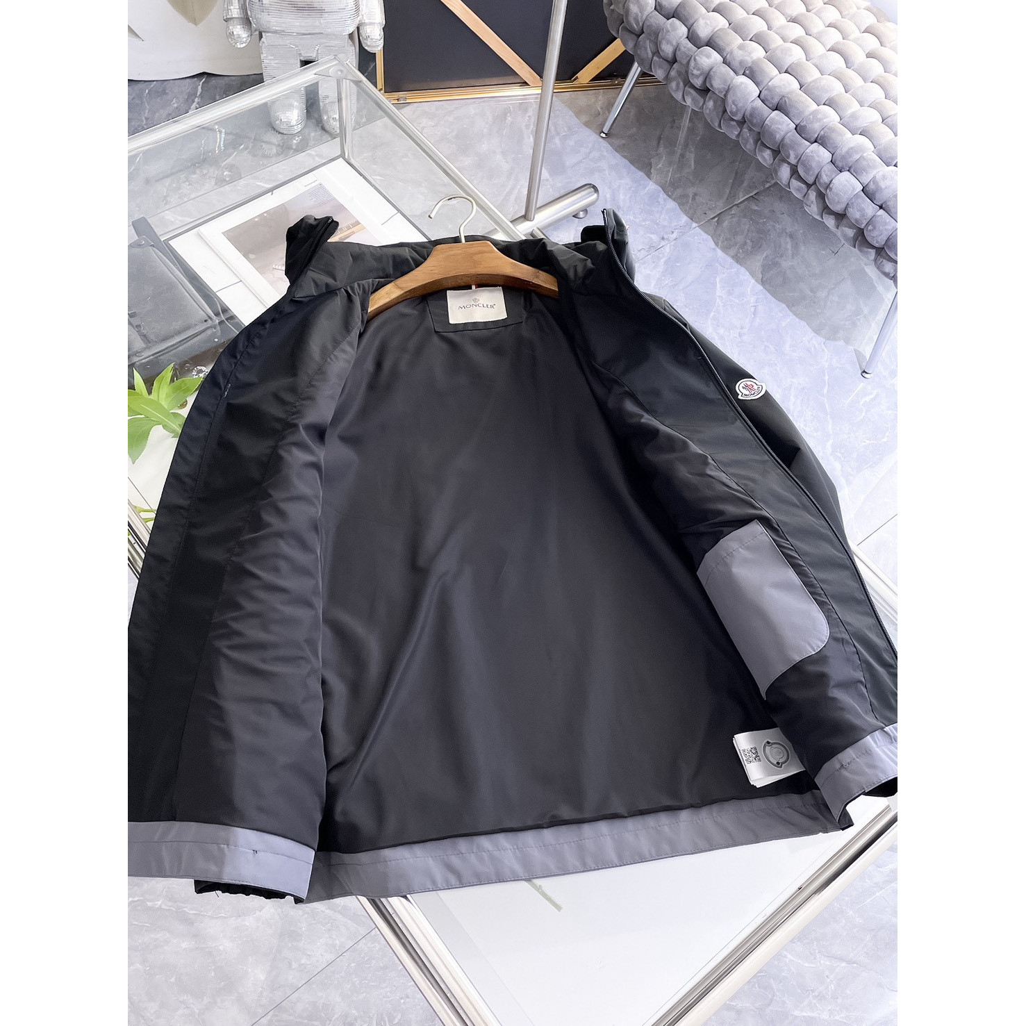 <p>MONCLER&nbsp;男士夹克外套(黑)</p>