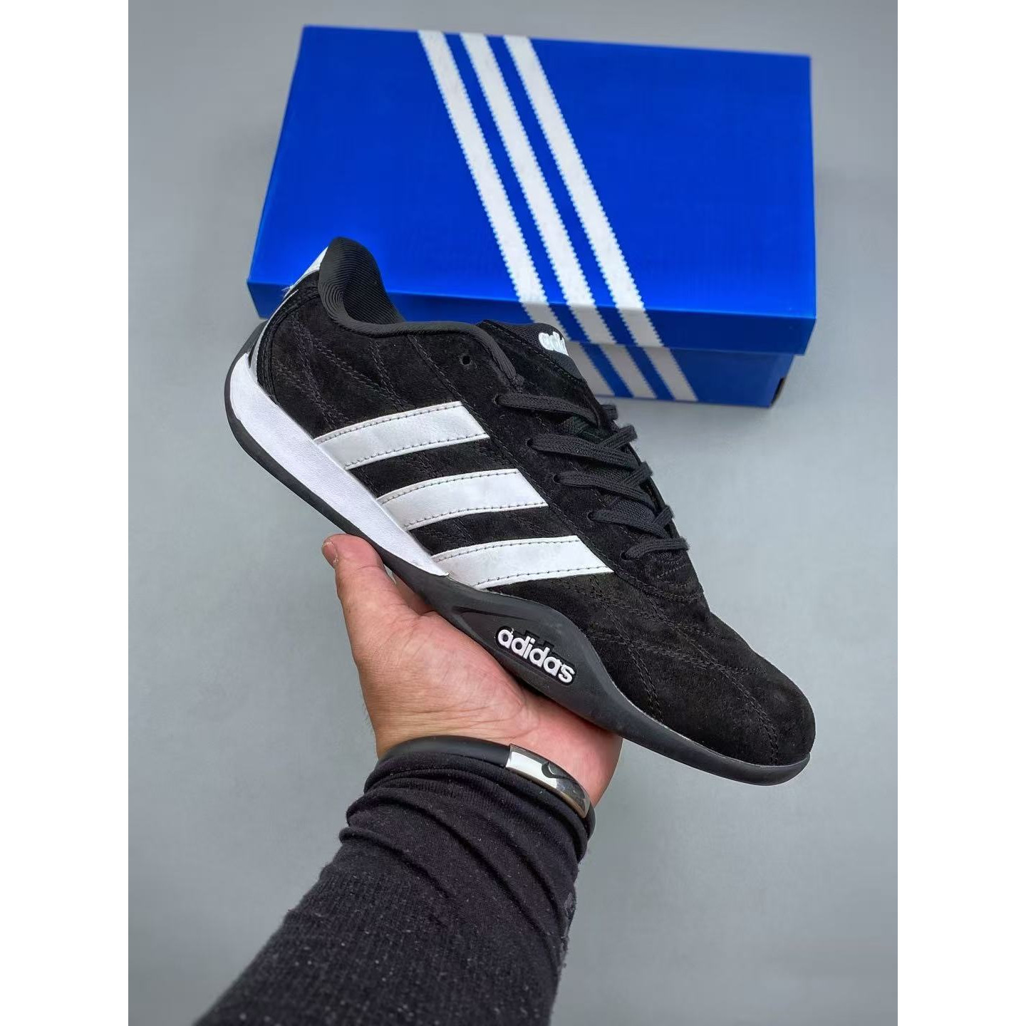 <p>Adidas Originals Adiracer 休闲跑步鞋(黑)</p>