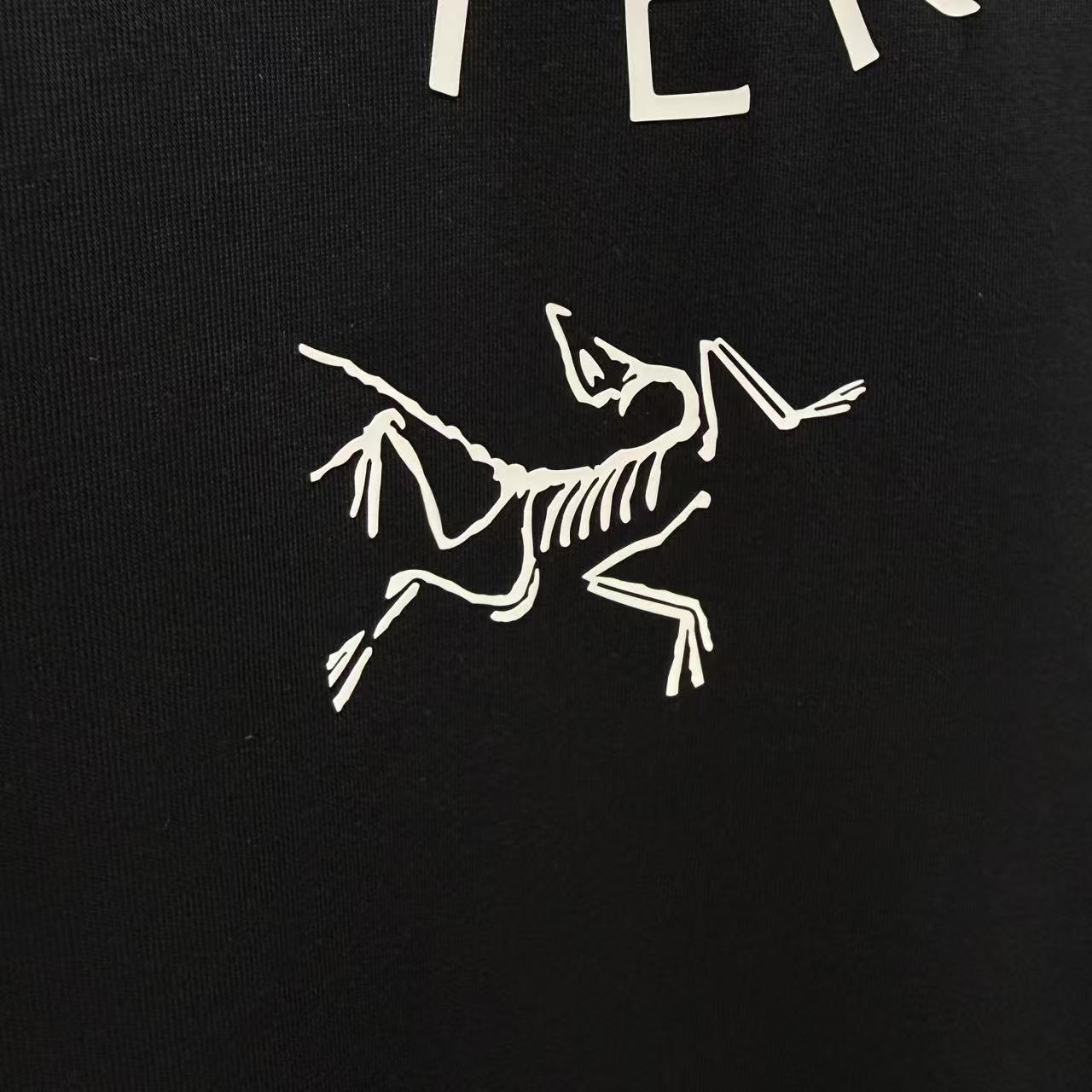 <p>Arc'teryx 短袖T恤(黑)</p>