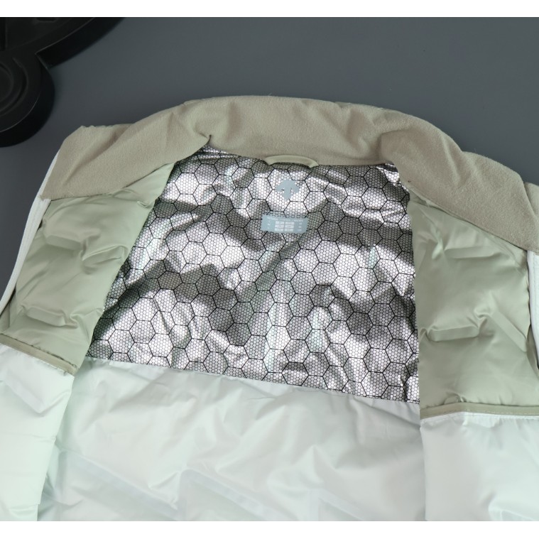 <p>DESCENTE 秋冬立領馬甲羽絨服(白/黑)</p>