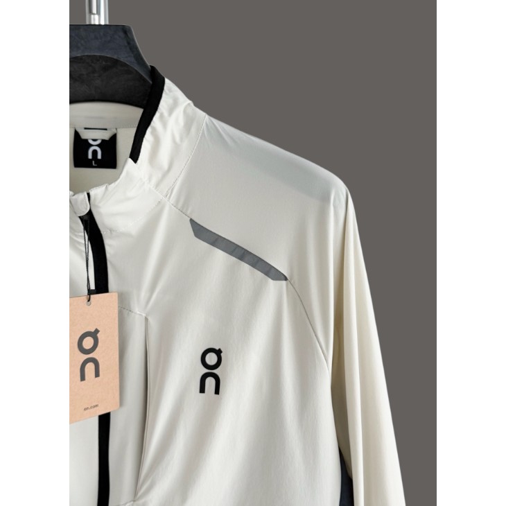 <p>On Weather Jacket Insulated 輕量外套</p>