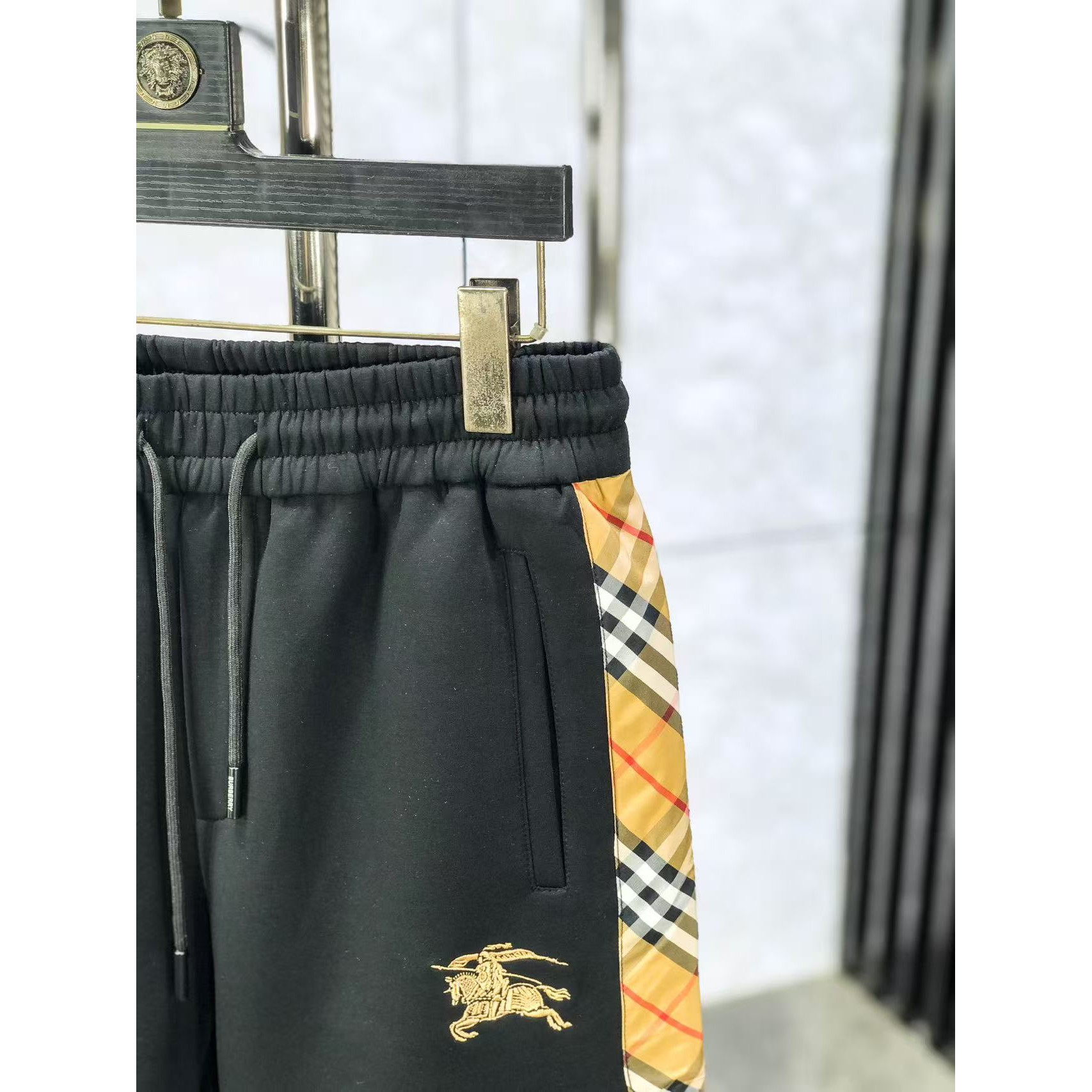 <p>BURBERRY&nbsp;高品质时尚休闲裤(782957)</p>
