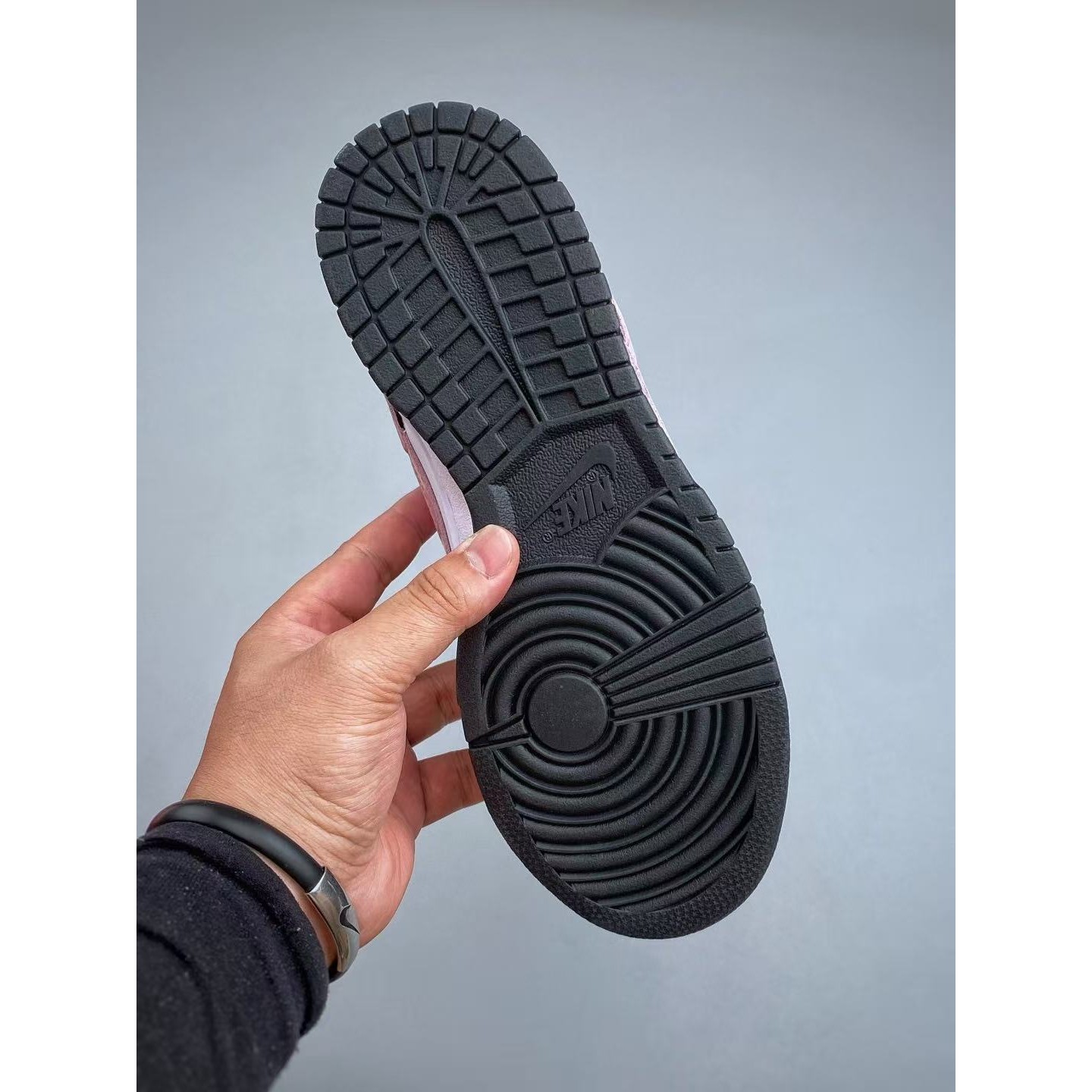 <p>YC版本 Nike &nbsp;Dunk Low 低帮休闲板鞋(黑粉)&nbsp;</p>