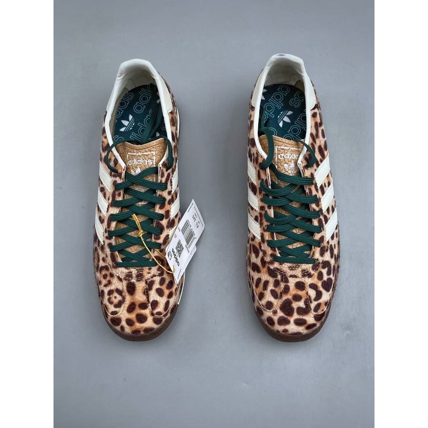 <p>Adidas 复古休闲运动鞋(豹紋)</p>