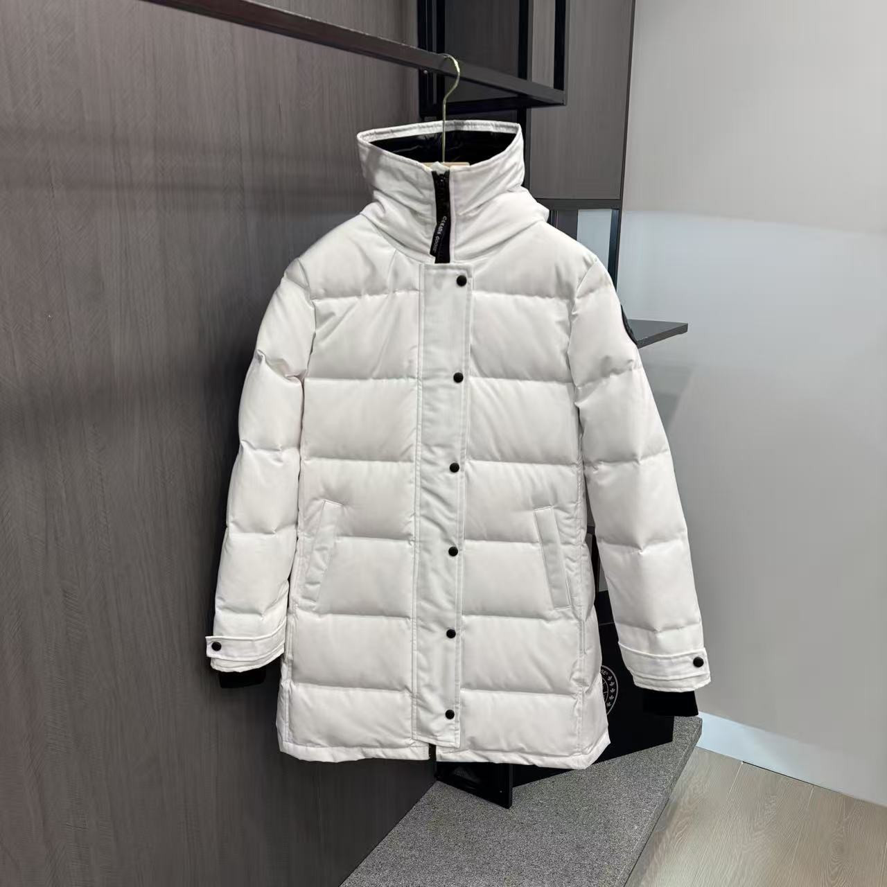 <p>Canada Goose Shelburn*派克大衣羽绒服(純白黑標)</p>