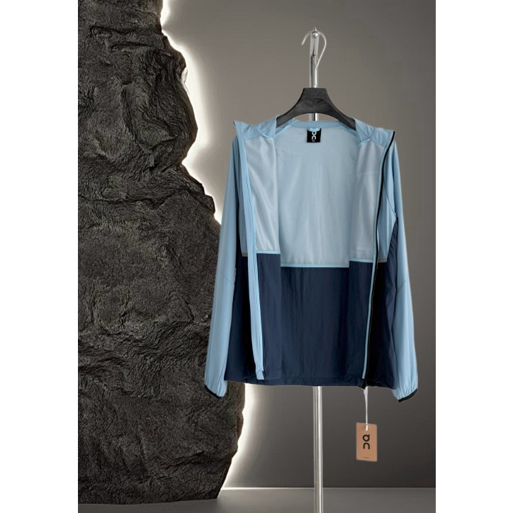 <p>On Weather Jacket Insulated 輕量外套</p>