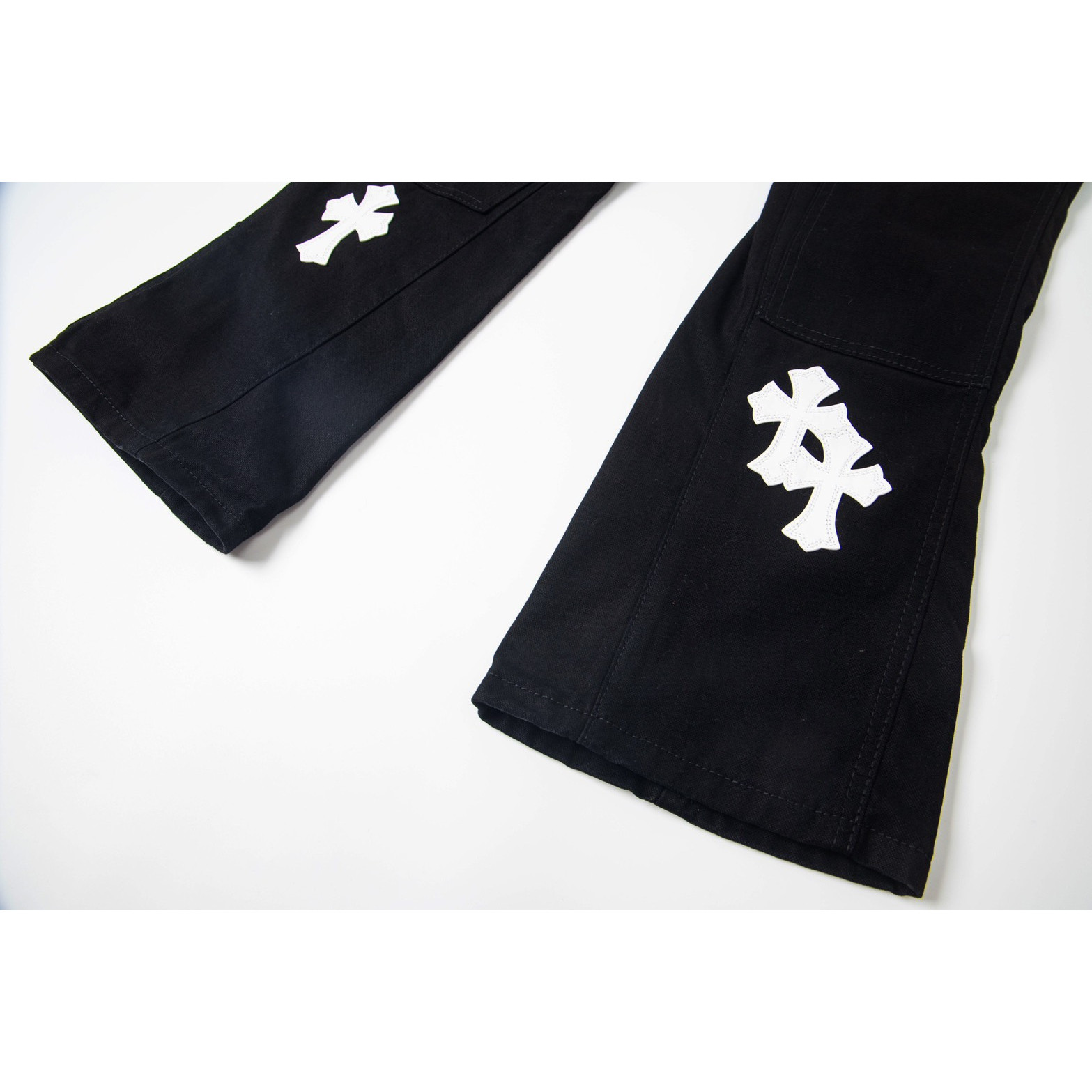 <p>CHROME HEARTS 卡哈特拉链拼皮牛仔裤(1772#)</p>