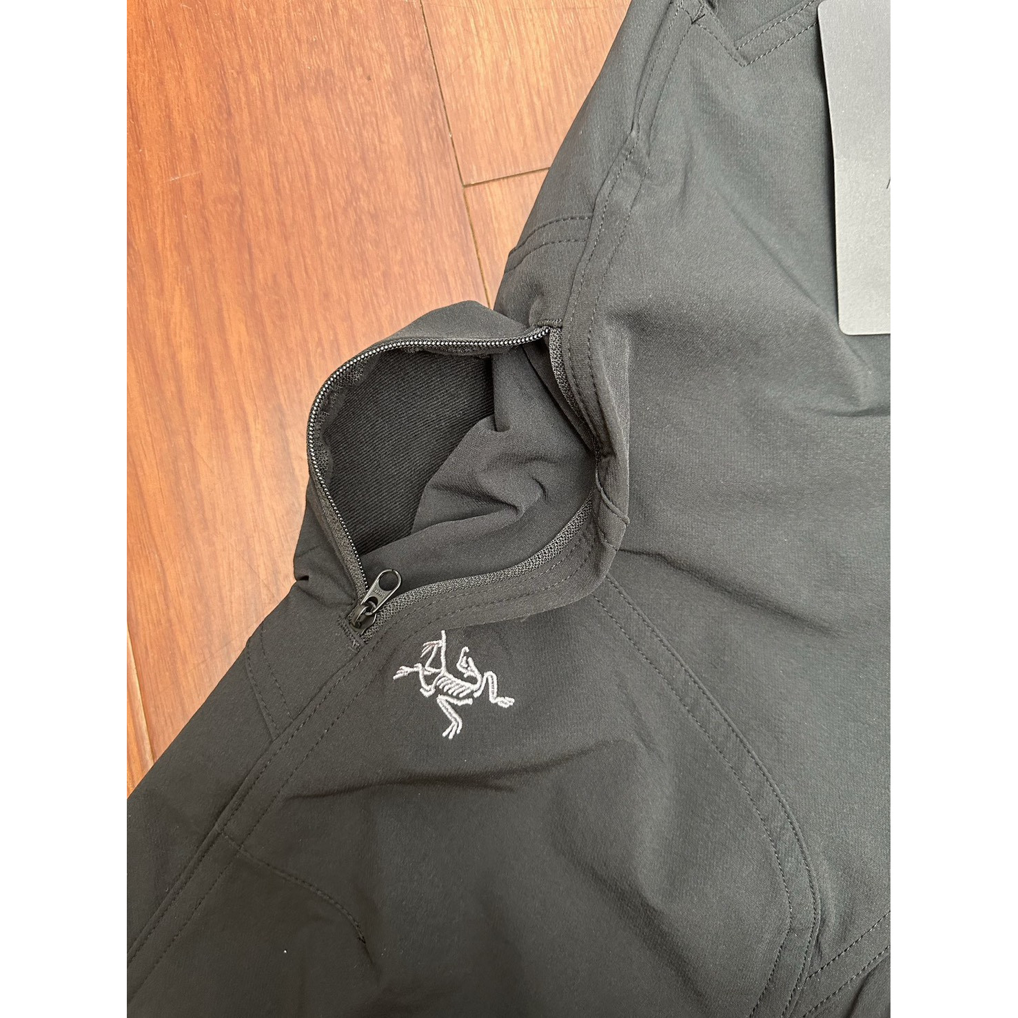 <p>ARC'TERYX 户外机能防风防泼水多口袋休闲长裤</p>