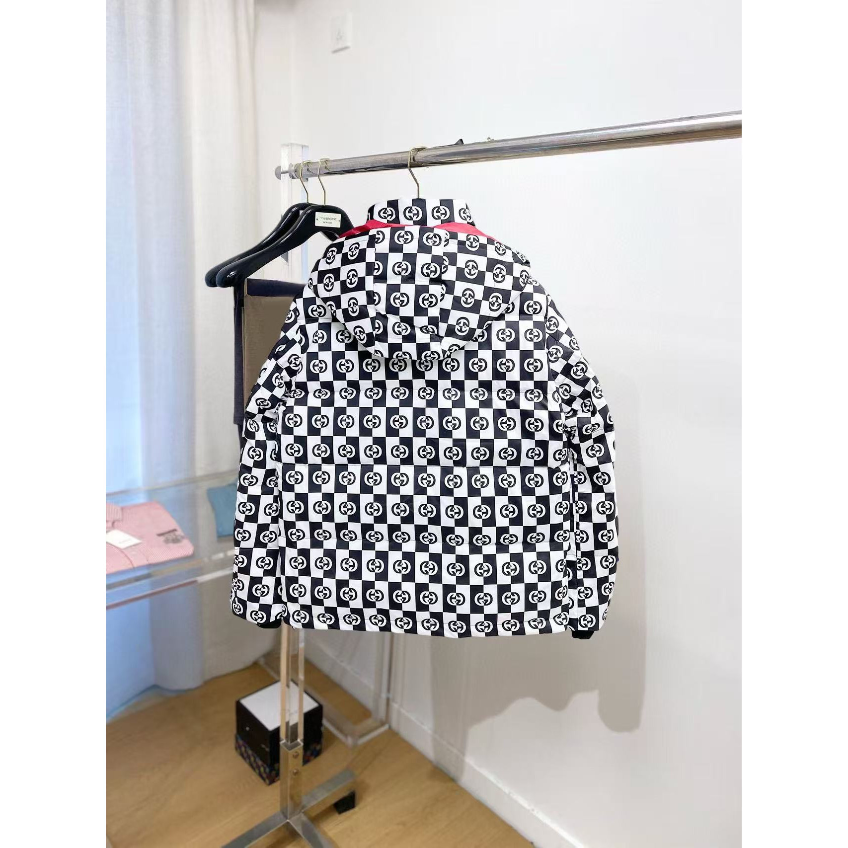 <p>GUCCI 秋冬新款羽绒服(黑)</p>