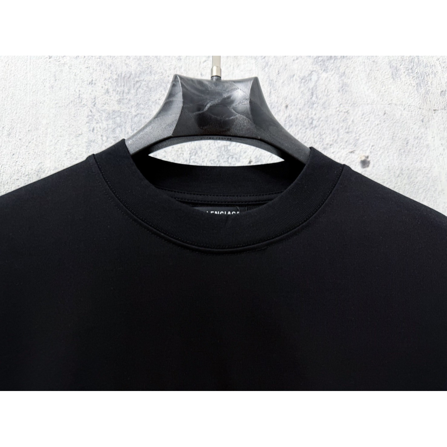 <p>BALENCIAGA Logo刺绣长袖(黑)</p>