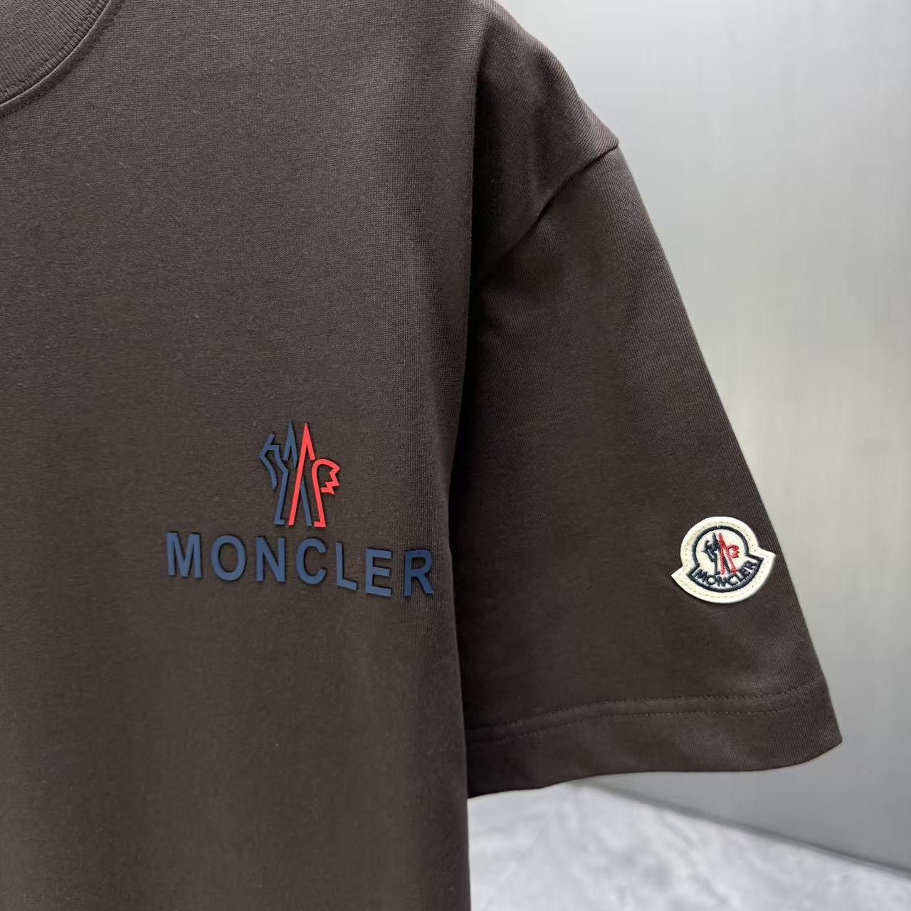 <p>Moncler 短袖T恤(黑)</p>