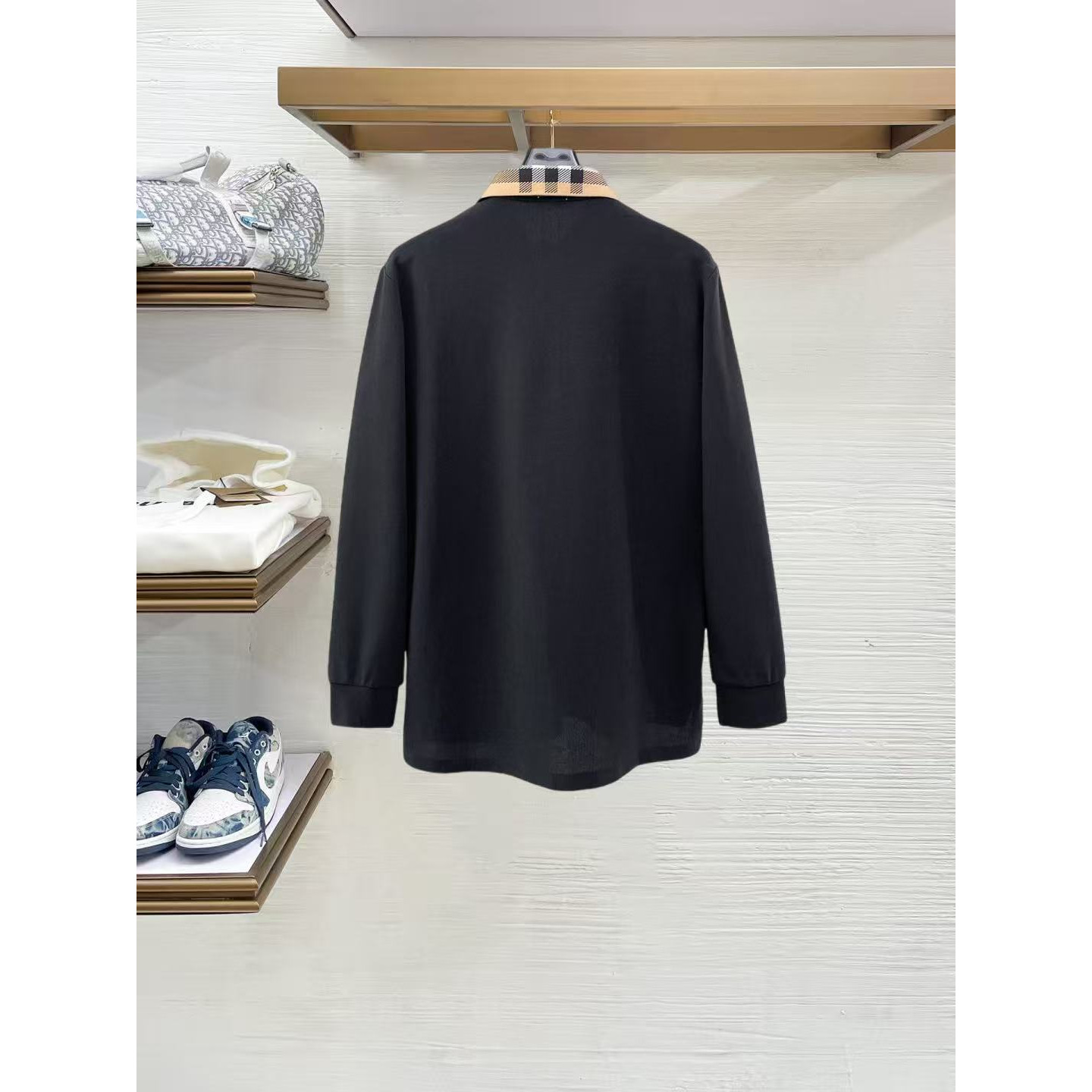 <p>BURBERRY 长袖Polo衫(黑)</p>