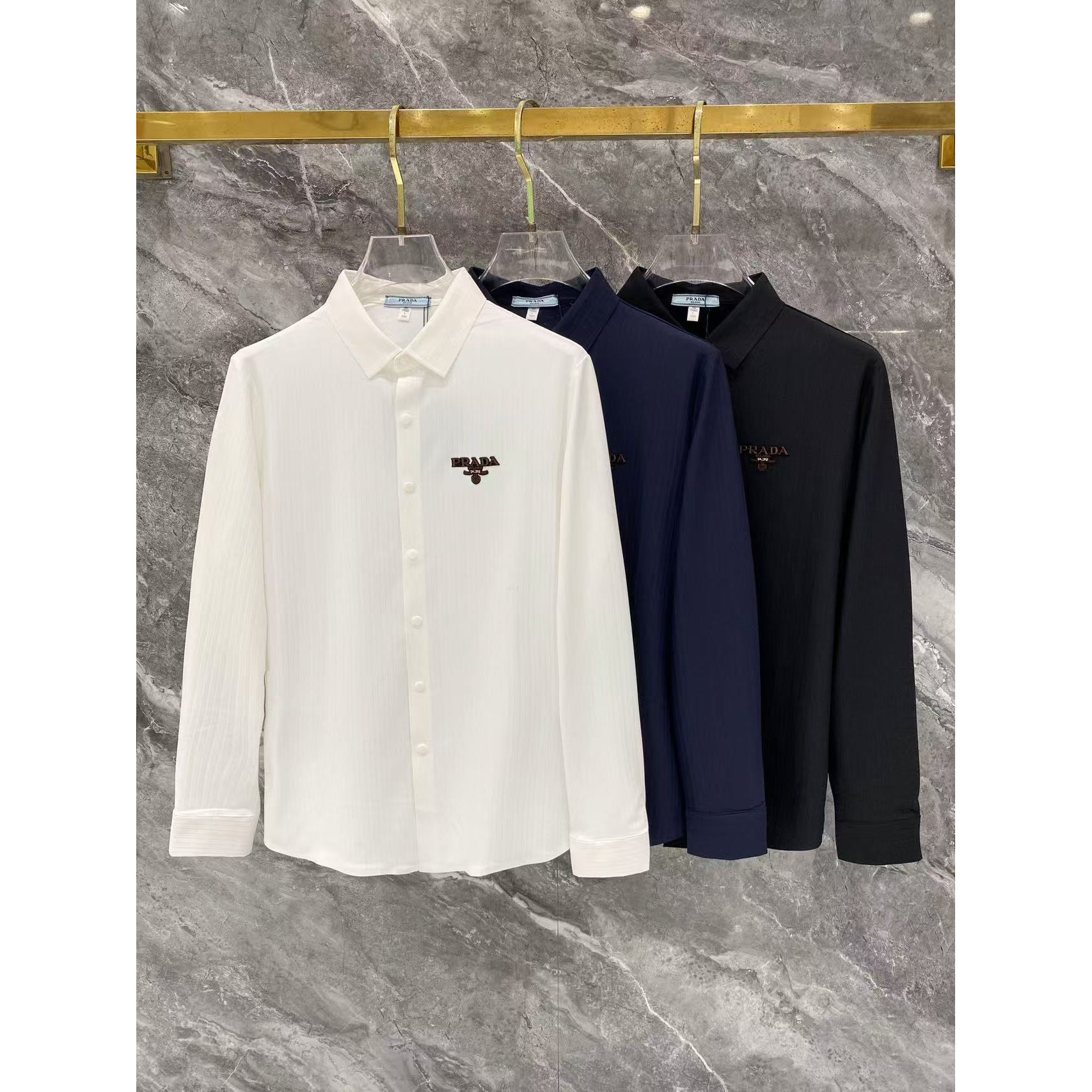 <p>Prada 秋冬长袖Polo(783012)</p>