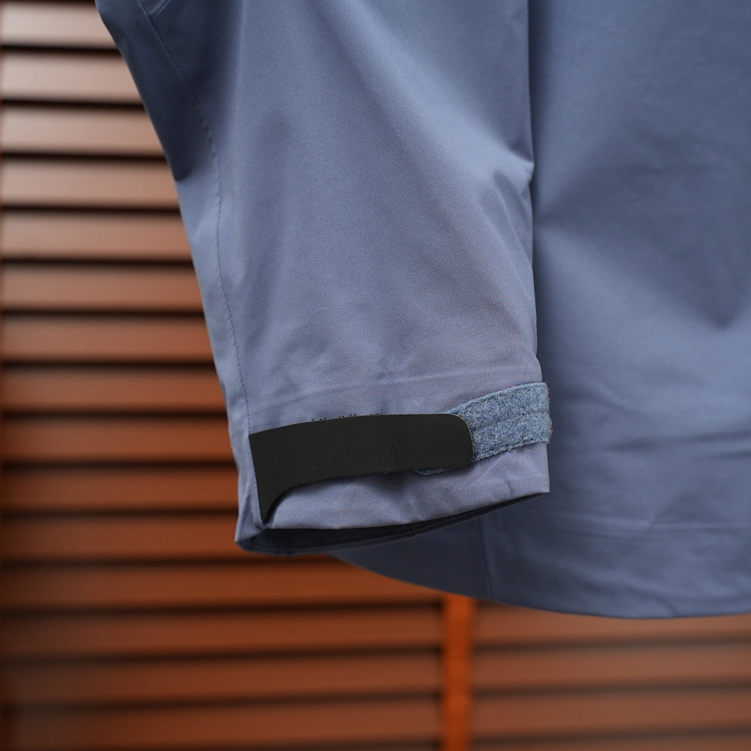 <p>ARC'TERYX &nbsp;BETA SV JACKET 增强防水防风连帽硬壳外套(层云蓝)&nbsp;</p>