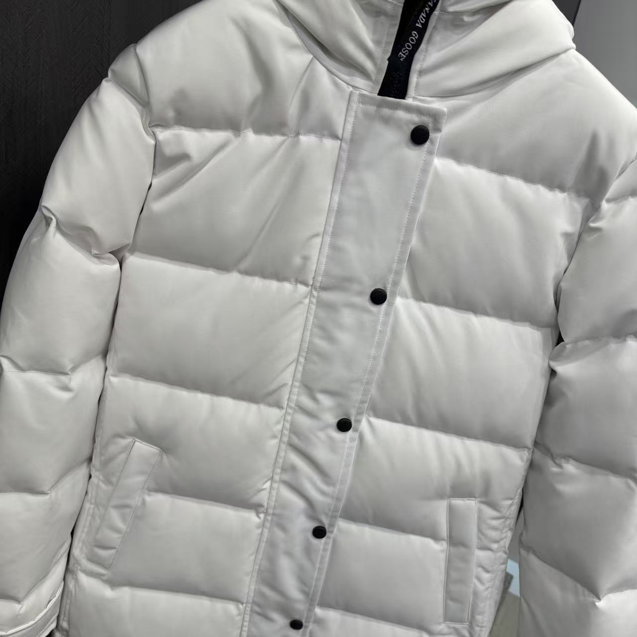 <p>Canada Goose Shelburn*派克大衣羽绒服(純白黑標)</p>