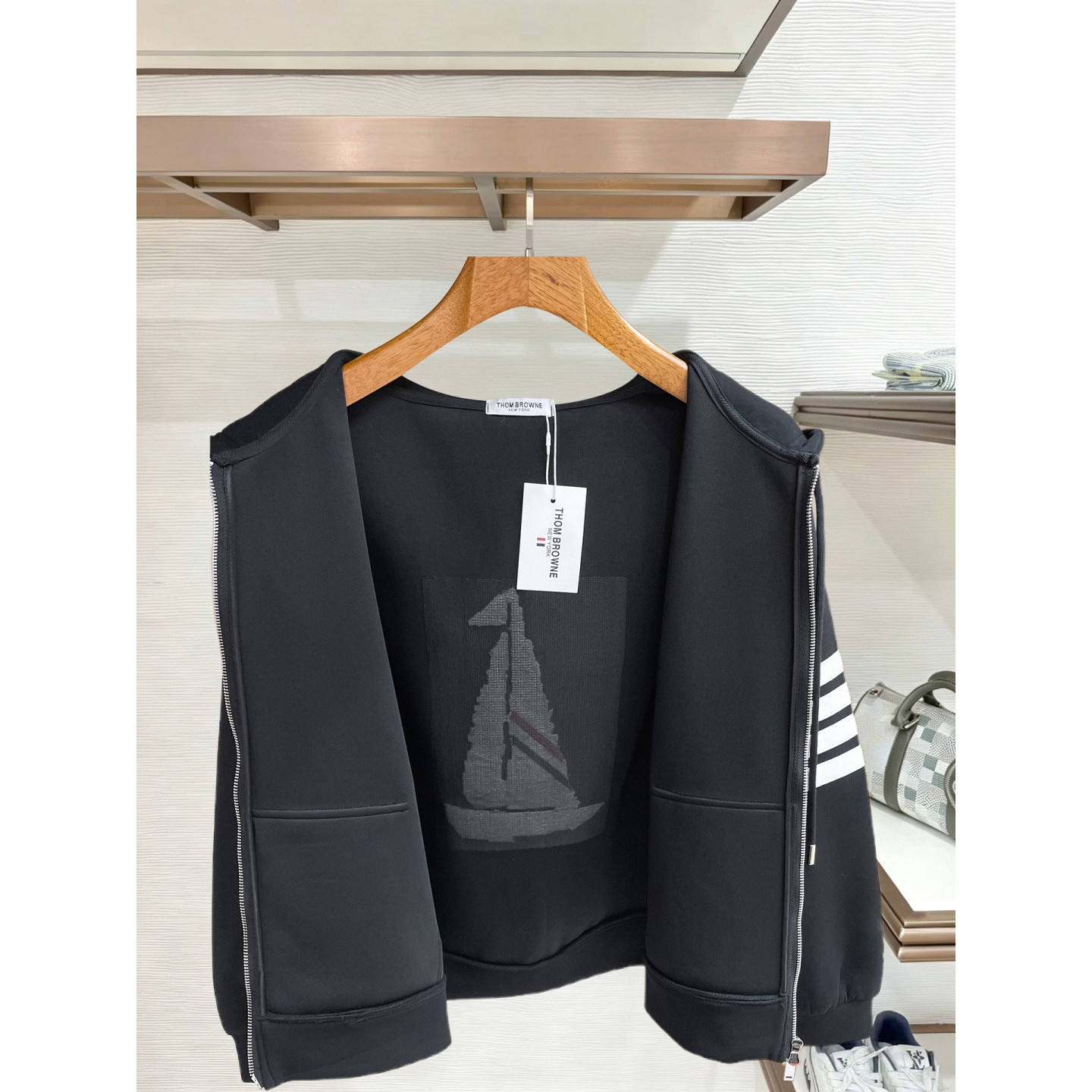 <p>Thom Browne 精品外套(黑)</p>