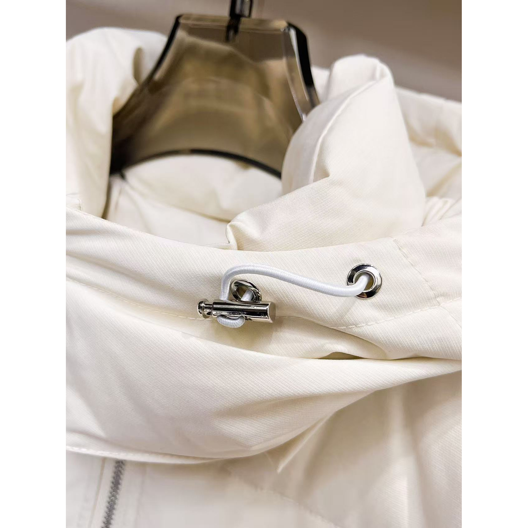 <p>MONCLER 秋冬新款羽绒服(白)</p>